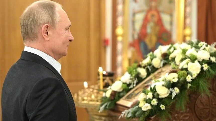 Путин в церкви фото 