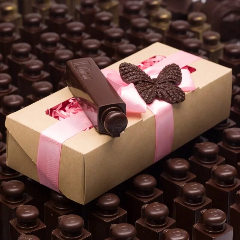 Шоколадные подарки. Подарки из шоколада. Шоколад в подарок. Шоколад в подарок женщине.