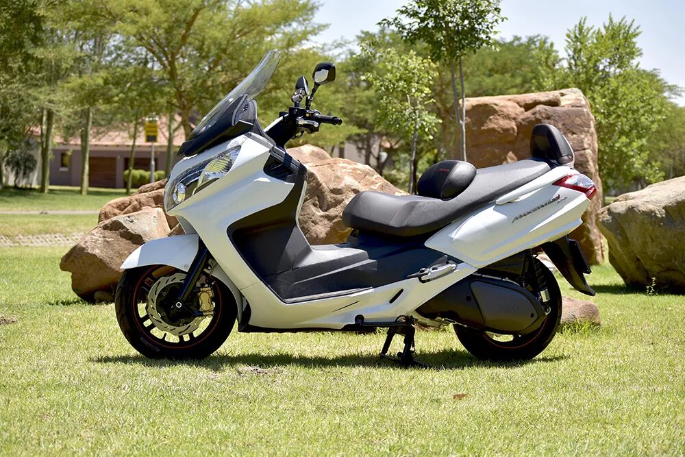 Макси скутер kymco 300. Maxsym 600. Sym maxsym 600. Sym maxsym 600i abs. Макси скутер 600.
