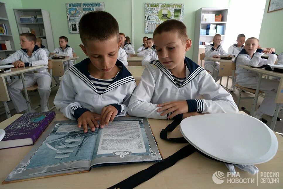 День знаний в Нахимовском училище. Ученики в училище картинки. Школа в селе Нахимовское. Чему учат в морской школе?. Что изучают в школах россии