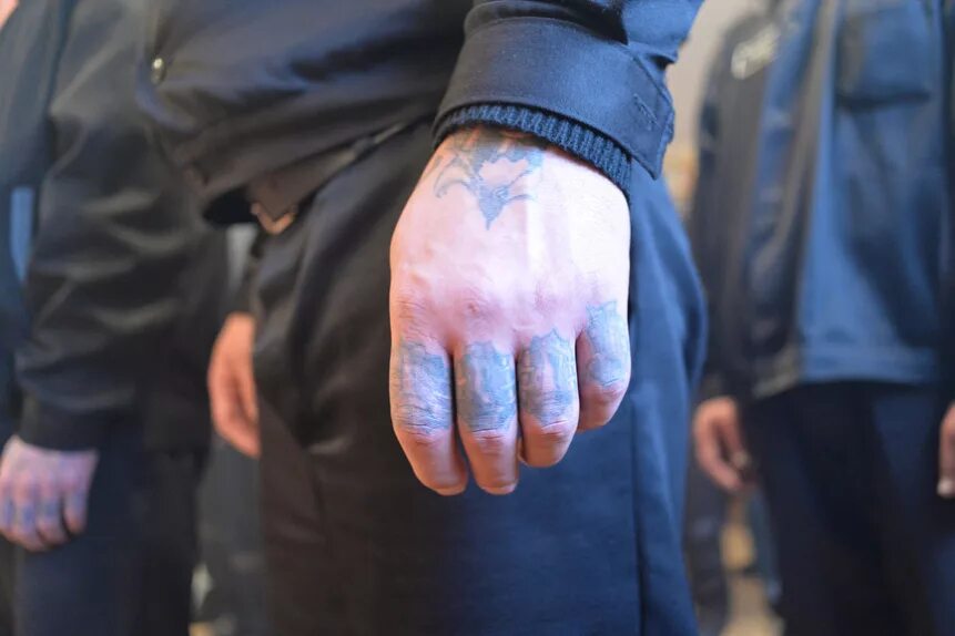 Тату судимых. Наколки судим за разбой. Тюремный волк. Криминальные татуировки. Тату смерть ментам.