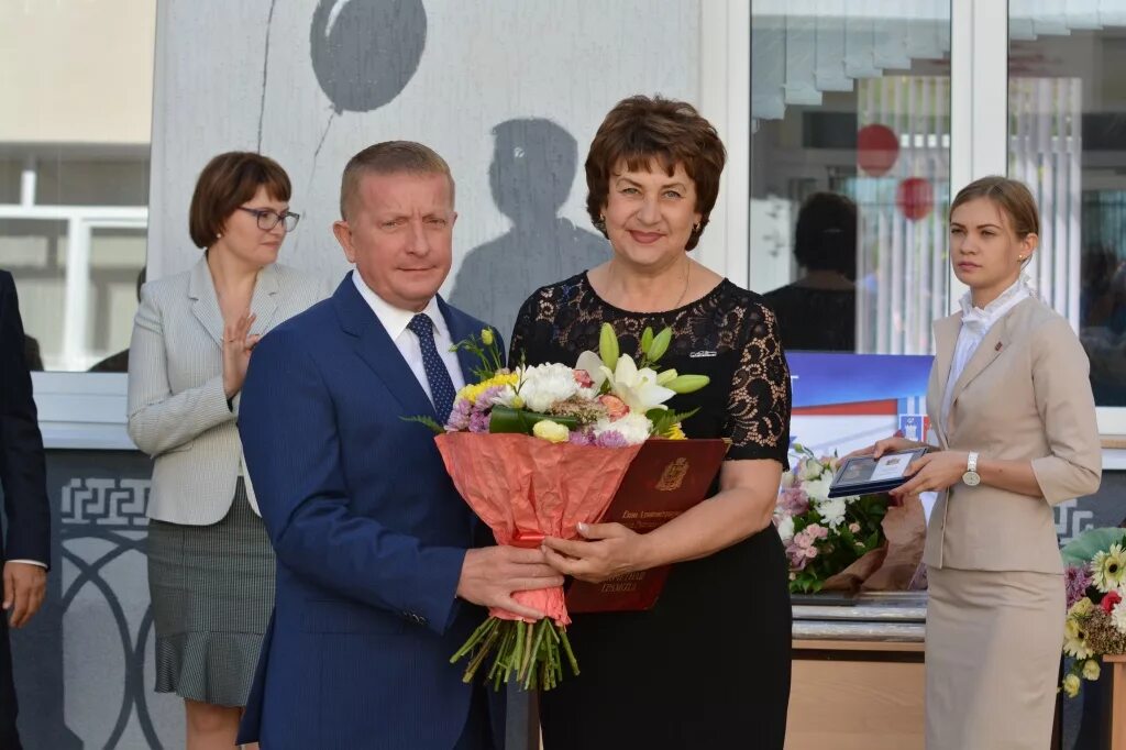 школа 106 трехгорный. соломатина ольга александровна. караганова жанна валентиновна. школа 106 омск учителя. директор школы моу сош 106.