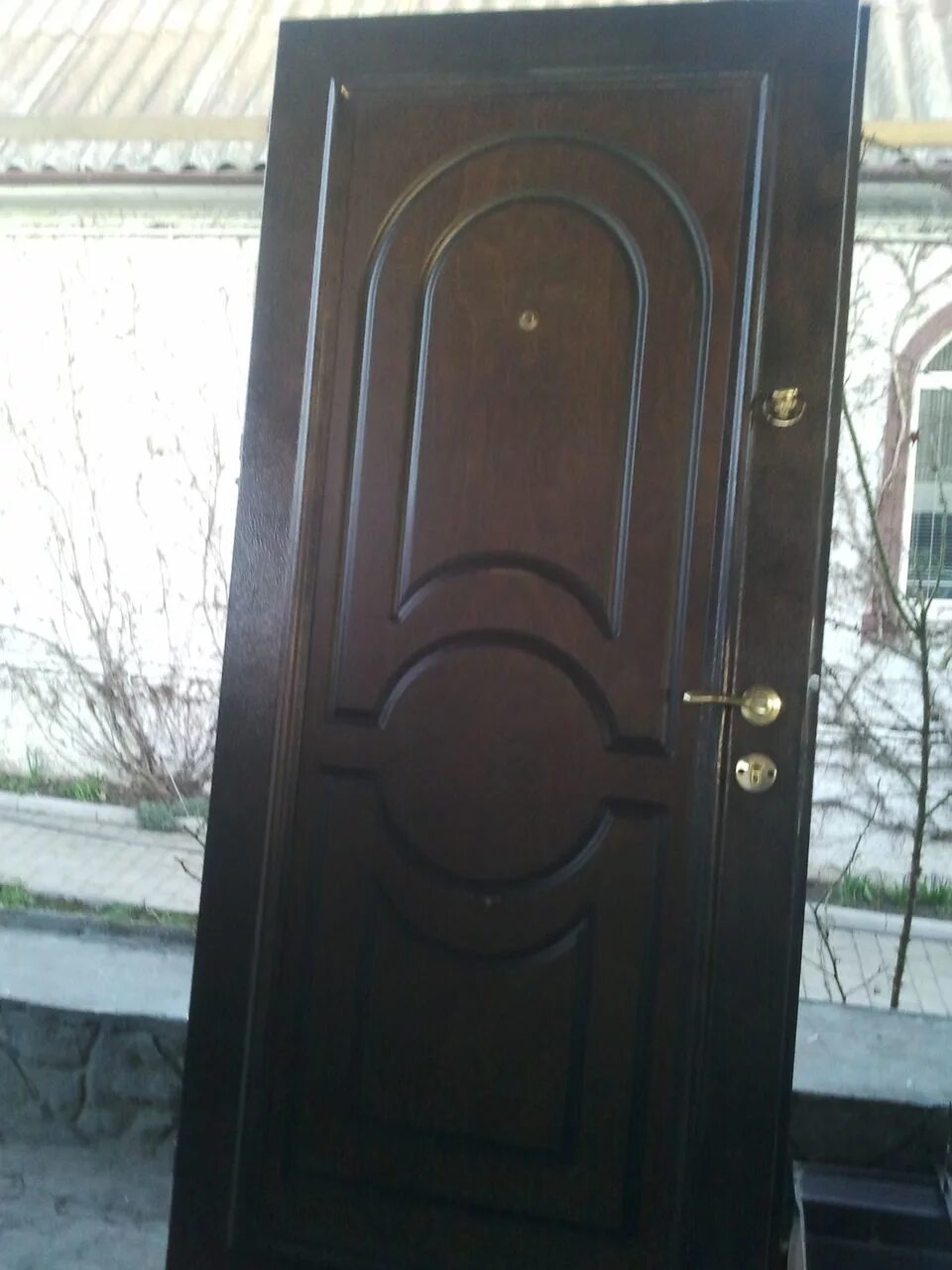Двери железные входные б/у 2. Металлические двери за 7000. Железные двери б/у. Металлическая дверь бэушный. Авито дверь металлическая входная б у купить