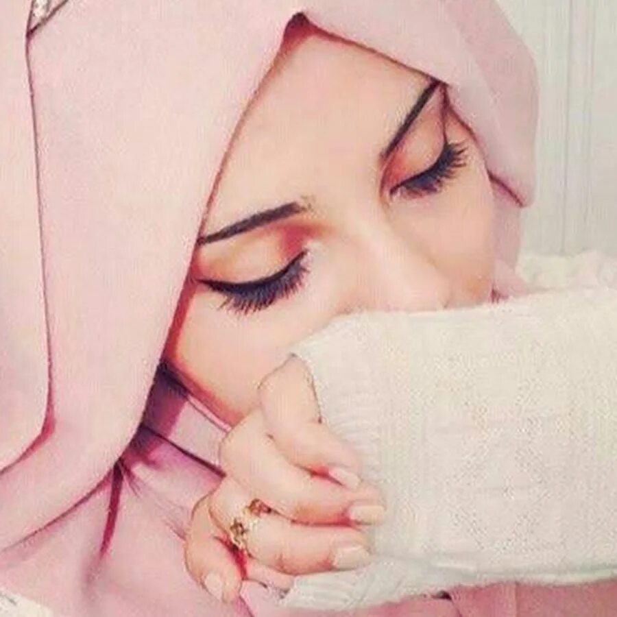 Мусульманские плачет. Девушка в хиджабе. Исламские девушки. Девушка мусульманка. Девочка мусульманка.