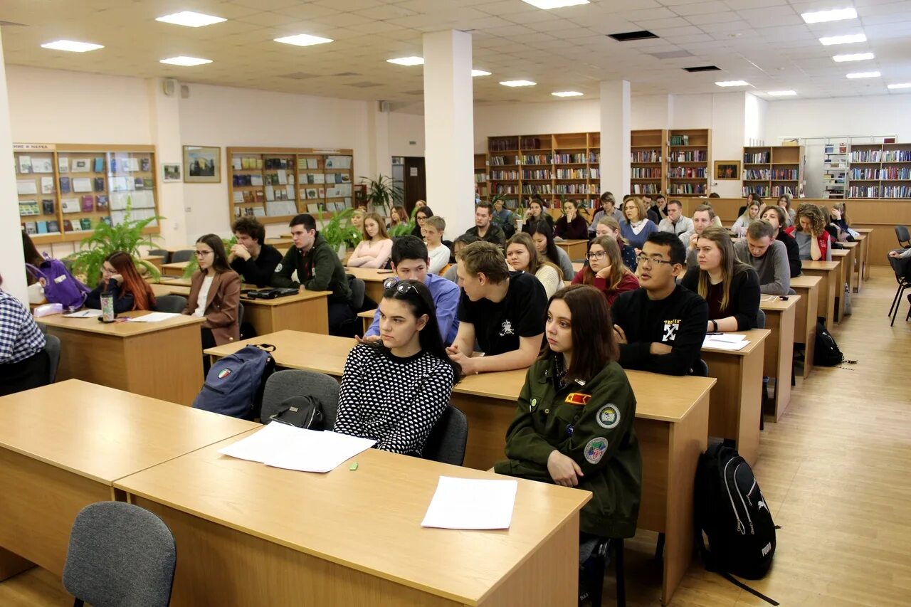 Научная библиотека новосибирск. Библиотека НГПУ. Библиотека НГАУ. НГОНБ Новосибирск. ГПНТБ Новосибирск фото.