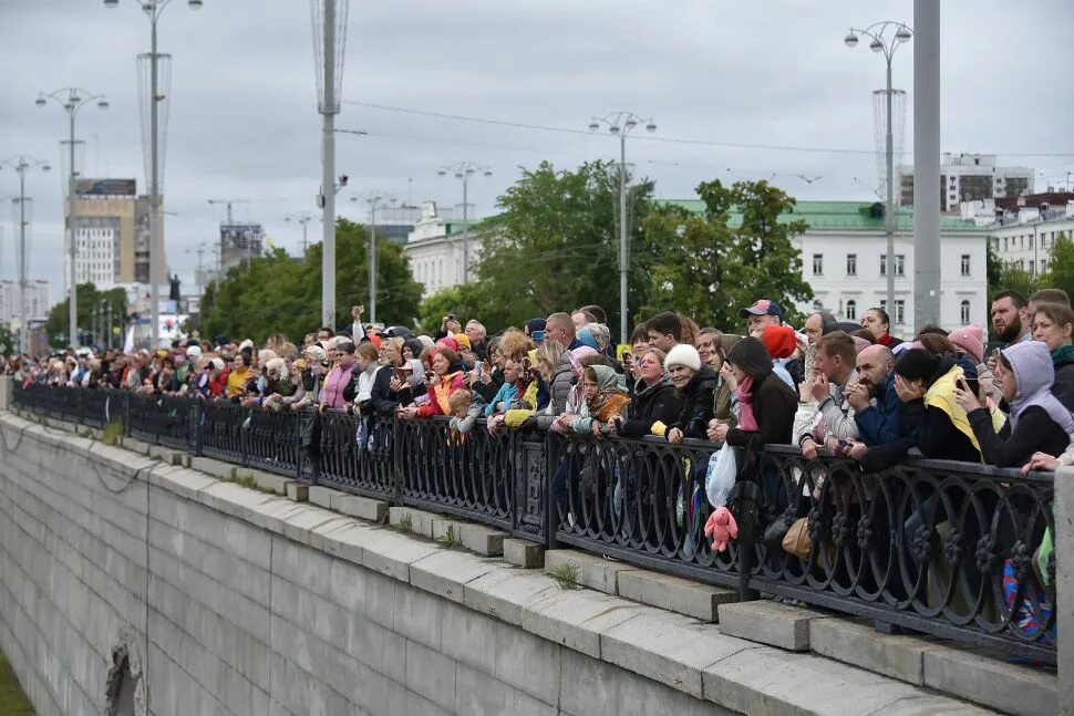 Екатеринбург праздник. Екатеринбург июня. Сквер екатеринбург. Екатеринбург июня. Екатеринбург июня.