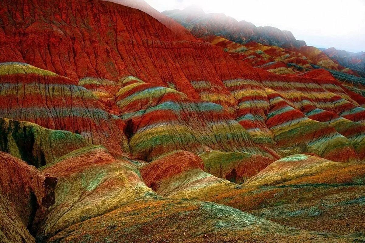 Основные горы китая. Ландшафт Дэнксия (Danxia landform), Китай. Цветные скалы Чжанъе Данксиа. Чжанъе Данксиа Китай. Радужные горы Чжанъе Данься.