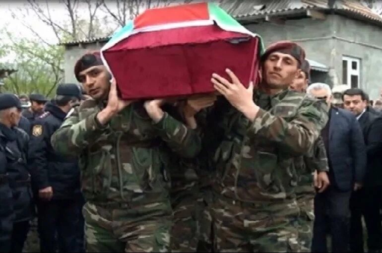 Армения умирает. Азербайджанские солдаты в Карабахе.