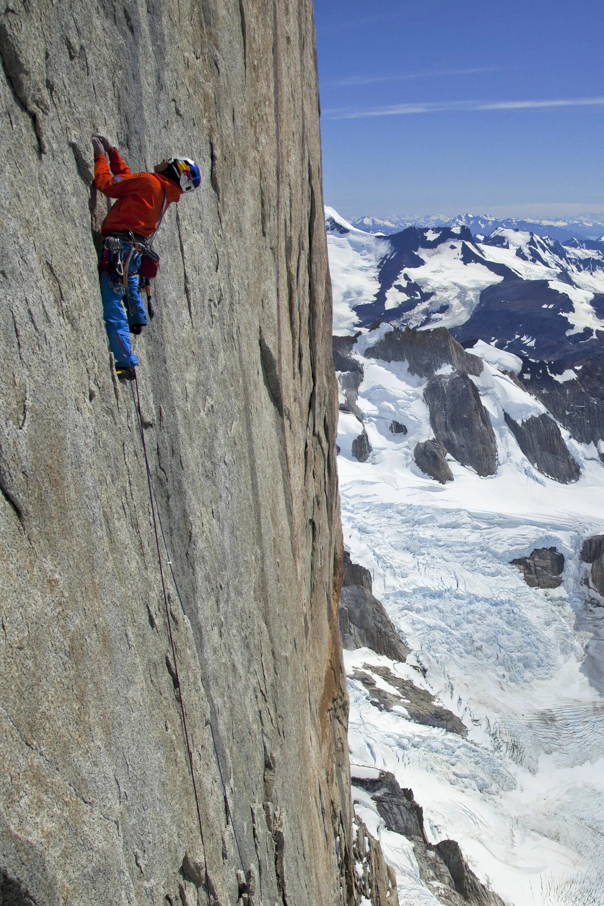 The difficult game about climbing. Сьерра Торре восхождение. Восхождение на Серро Торре. Серро Торре гора восхождение. Подниматься в гору.