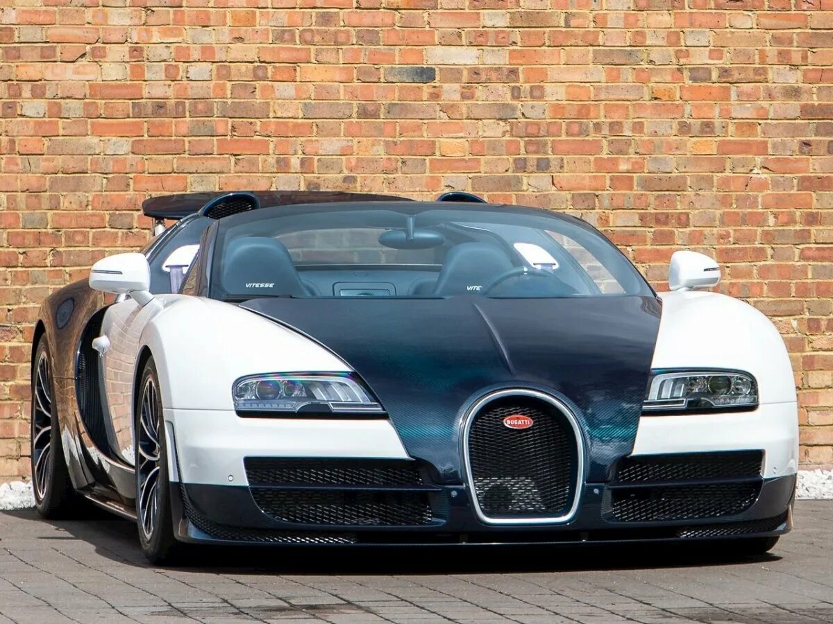 Bugatti чья. Bugatti Veyron 16.4 Grand Sport. Bugatti Veyron 16.4. Бугатти Вейрон 2014. Бугатти Гранд спорт Витесс.