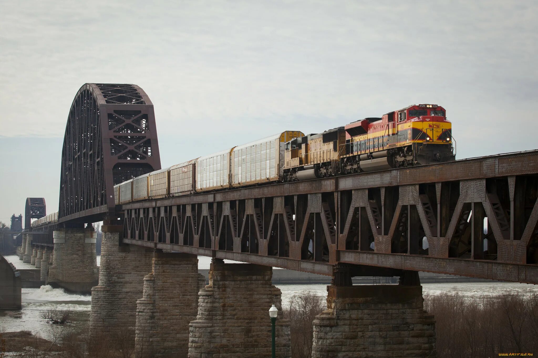 +Иллинойс ЖД мост. Поезд на мосту. Поезд на ЖД мосту. Железнодорожный мост с поездом.