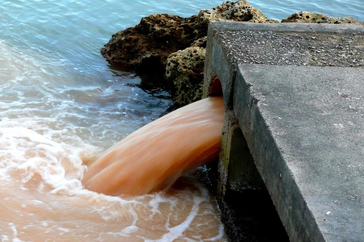 Загрязнение мирового океана сточными водами. Сточные воды. Сточные воды загрязнение. Сток воды. Не имеет стока в океан