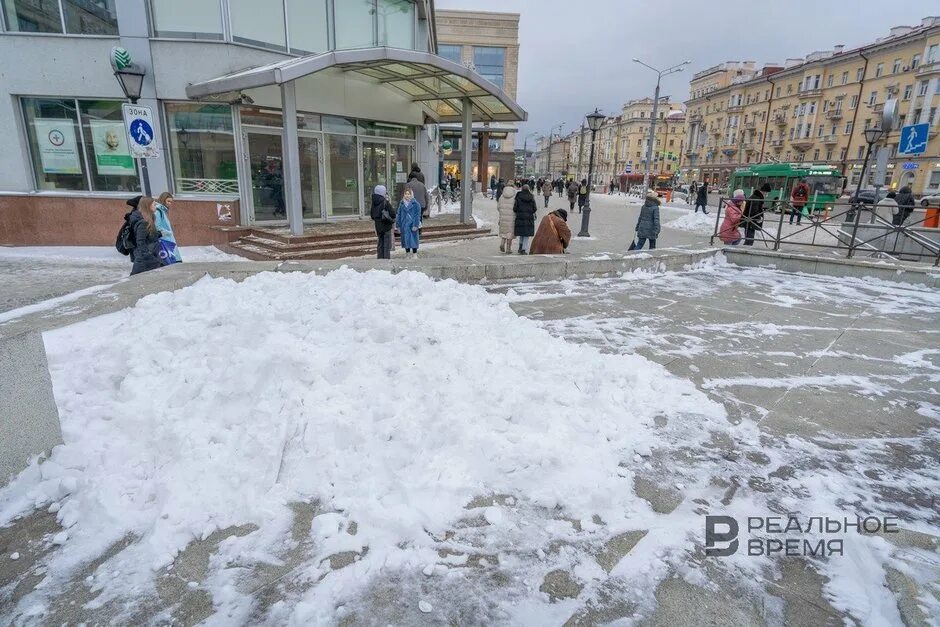 2 июня снег. Сугробы в Казани. Казань снегопад. Снежный Покров. Тонна снега.