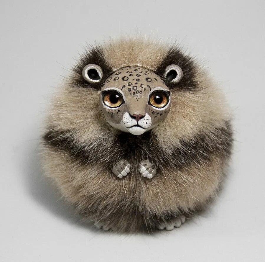 Смешанная техника игрушки мех глина. Игрушки в смешанное технике. Игрушки из полимерной глины и меха. Меховая игрушка в смешанной технике. Зверюшки из полимерной глины и меха.