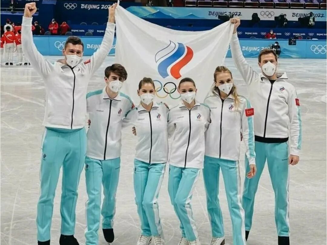 Фигурное катание команда пекин. Российские фигуристы пекин 2022. Фигурное катание пекин 2022. Награждение фигуристов пекин 2022. Соревнования по фигурному катанию на олимпиаде 2022.
