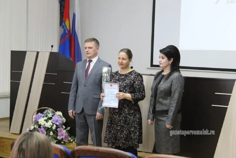 первомайская школа 1 первомайского района республики крым. глава первомайского района республика крым. работа женщинам в первомайском районе. женщины мошенницы в розыске. тимашевск женщина на квадроцикле инвалид.