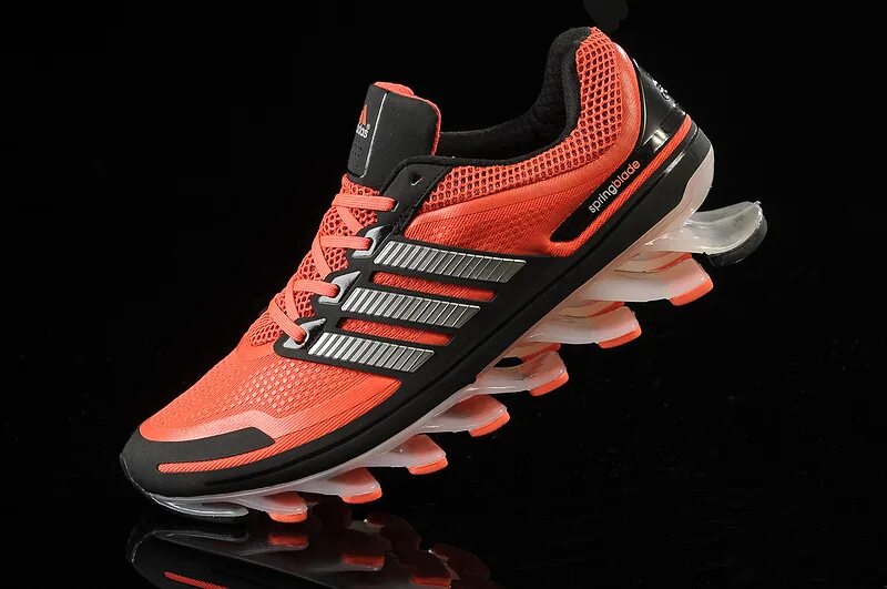 Adidas Running Springblade 2013. Adidas Springblade стельки. Адидас кроссовки для бега с амортизацией. Кроссовки адидас с вентилируемой подошвой мужские. Адидас с дырками