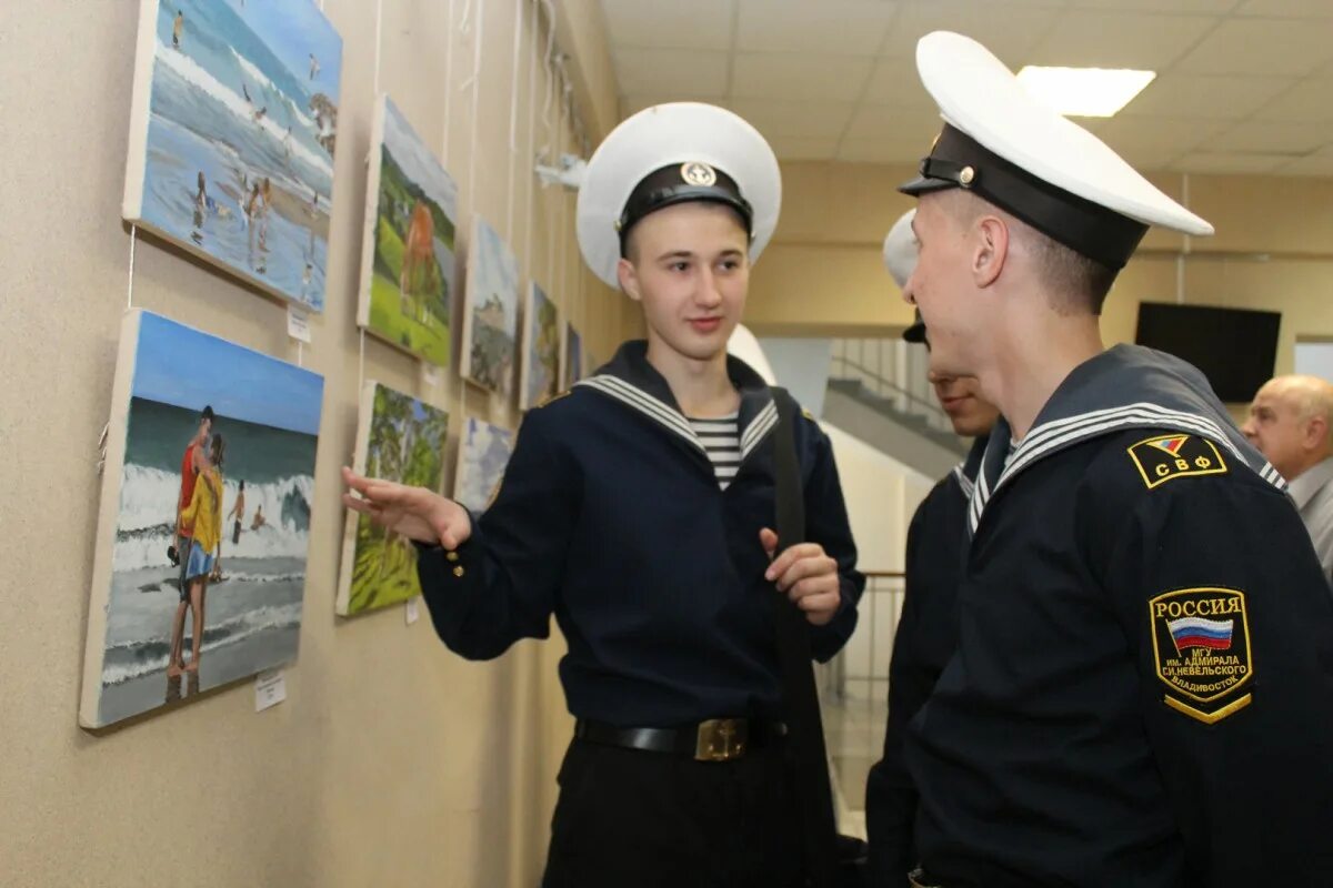 Сколько получает матрос. Моряк дальнего плавания. Капитан дальнего плавания. Рабочая одежда Матросов дальнего плавания. Капитаны дальнего плавания Мурманска.