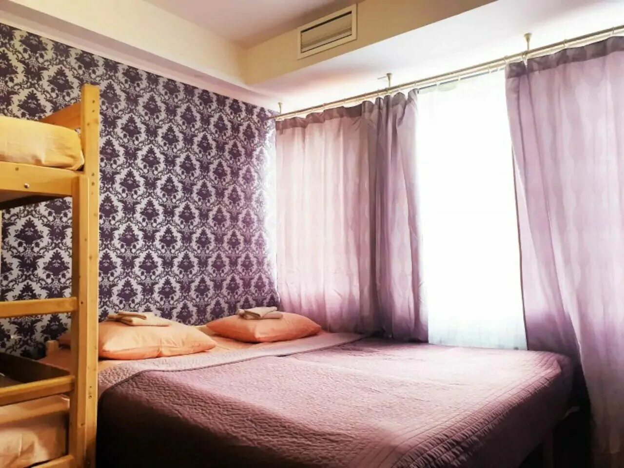 Недорогие хостелы рядом с метро. Хостел бухта севастополь. Хостел питер двухместный. Близкий хостел. Метро московская хостел.