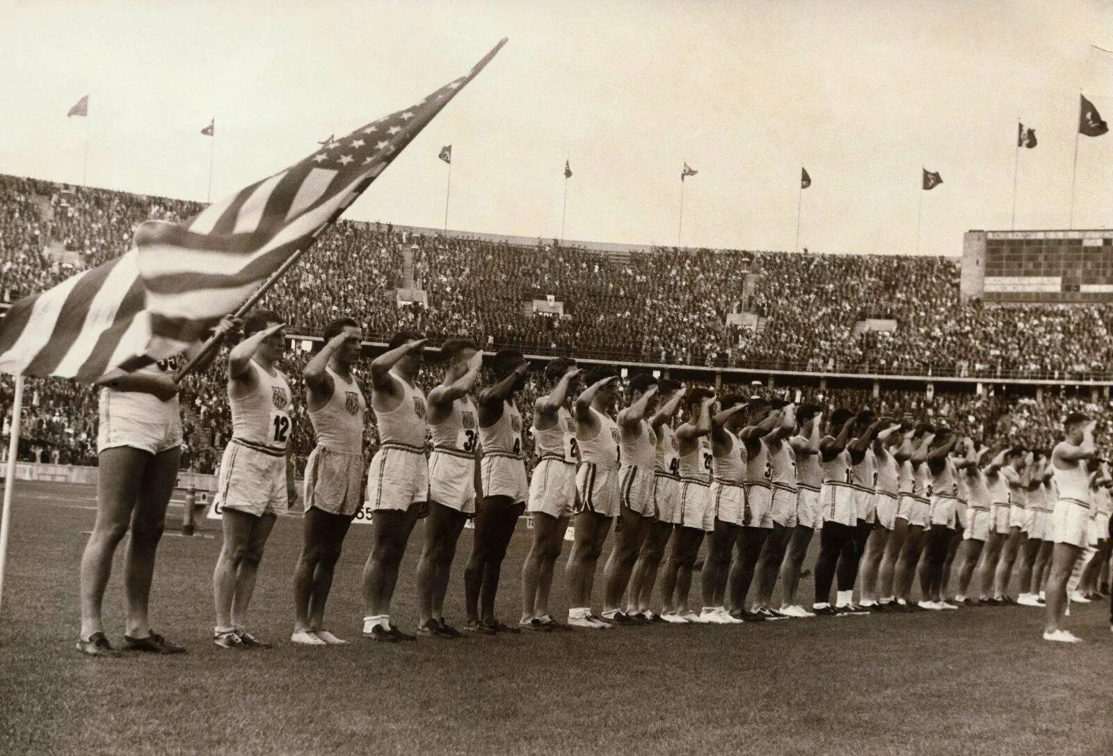 Германия первая игра. Олимпийские игры 1936 года в Берлине.