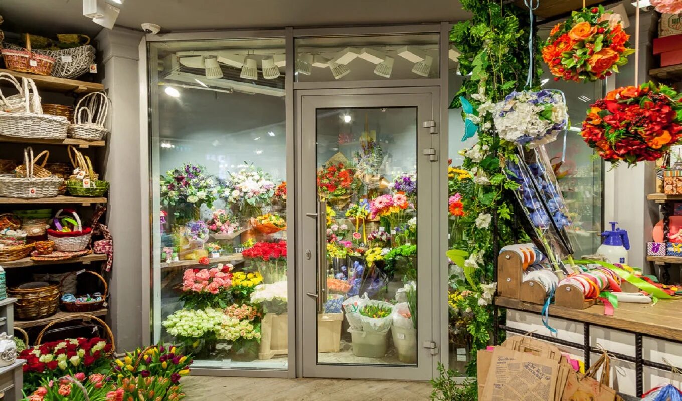 Цветочный магазин за границей. Цветочный магазин рядом. Мелочи жизни магазин цветов. Цветочный магазин Рязань