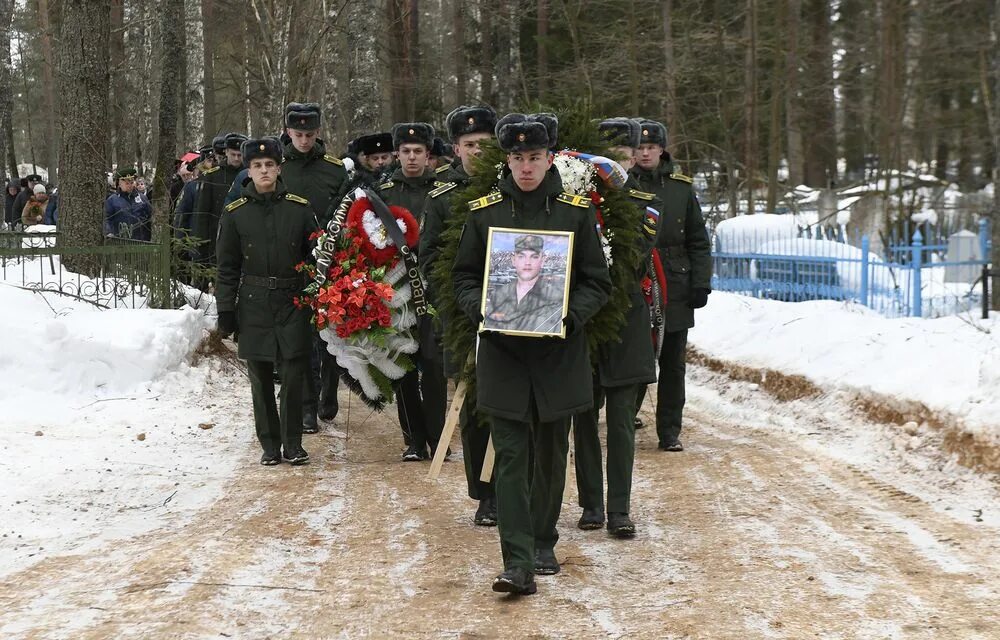 17 февраля 2015. Похороны Максима Кротова Максатиха. Аллея героев Трубчевск. Похороны военнослужащего.