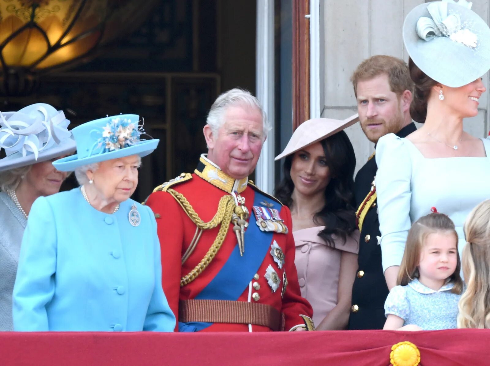 Что случилось в королевской семье. Королева на похоронах принца Филиппа. Коронация принца Кейт Миддлтон. Коронация принца Чарльза 2023. Меган Маркл герцог Эдинбургский.