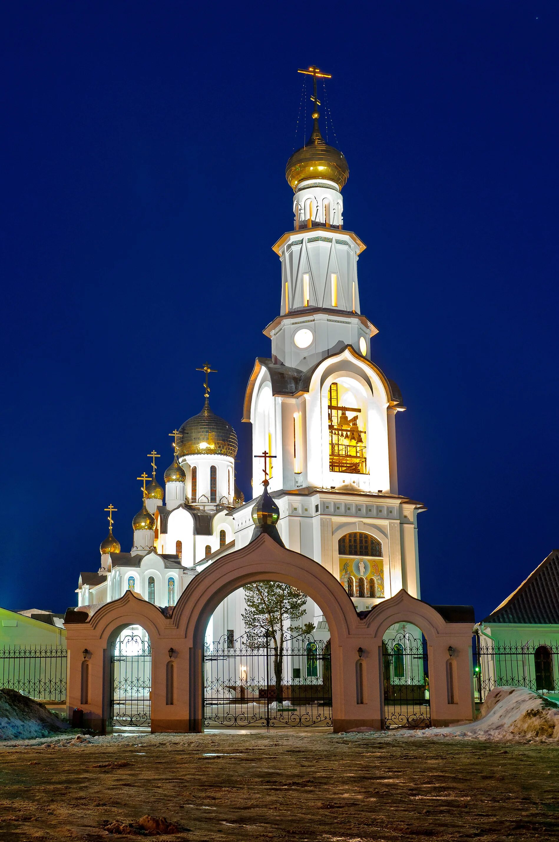 Храм на мелик-карамова сургут. Храм преображения господня сургут. Г сургут храмы. Храм преображения господня сургут. Храм во имя великомученика георгия победоносца сургут.