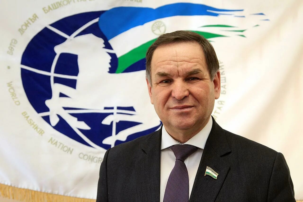 Юлдаш юсупов курултай. Юсупов юлдаш мухамматович фото. Сулейманов марат мударисович. Юлдаш юсупов кандидат исторических наук. Юлдаш юсупов курултай.