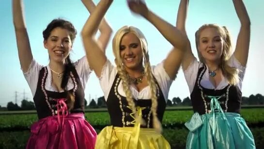 лидия андреева абвер. дирндль босиком. дирндль. союз немецких девушек третьего рейха гитлерюгенд. молодые немецкие девочки.