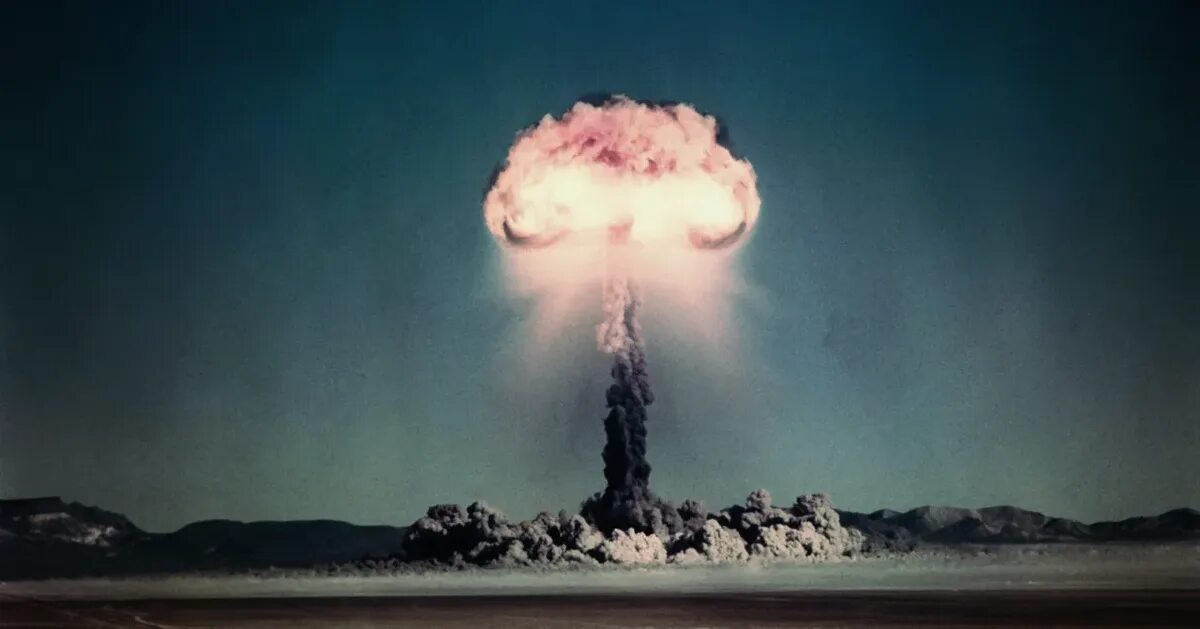 Ядерный взрыв в истории человечества. Взрыв царь бомбы в 1961. Ядерный взрыв царь бомба. Tsar bomba взрыв. Новая земля ядерный полигон царь бомба.