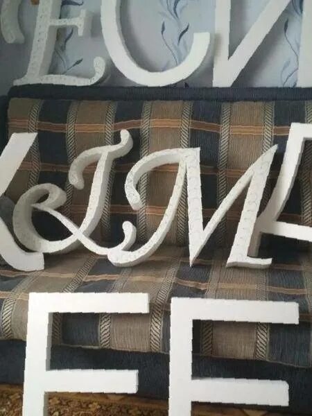 где продают буквы. белый теплый свет вывески. объемные буквы из металла. буквы пластик. бусинки с буквами.