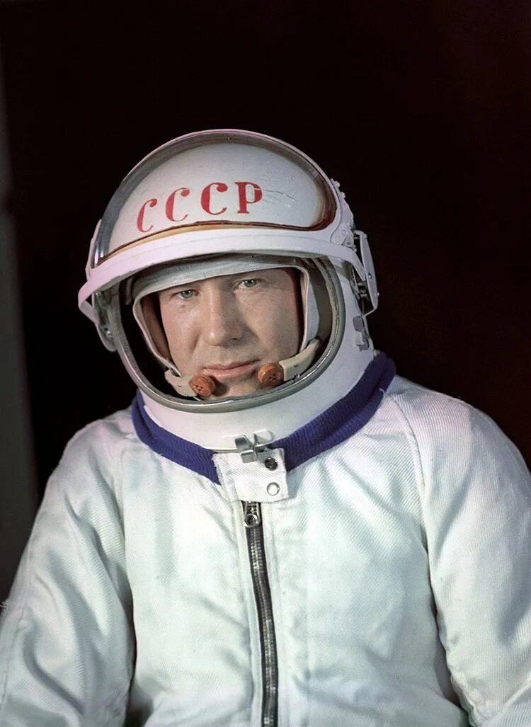 Картинка леонов. Леонов космонавт. Aleksey ARXIPOVICH Leonov.