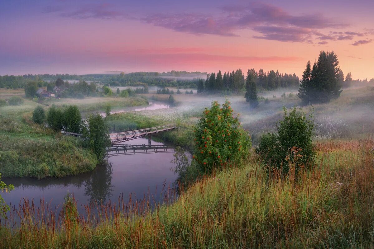 Раннее утро вот крохотные. Река Лема Кировская область. Раннее утро. Раннее утро на реке.