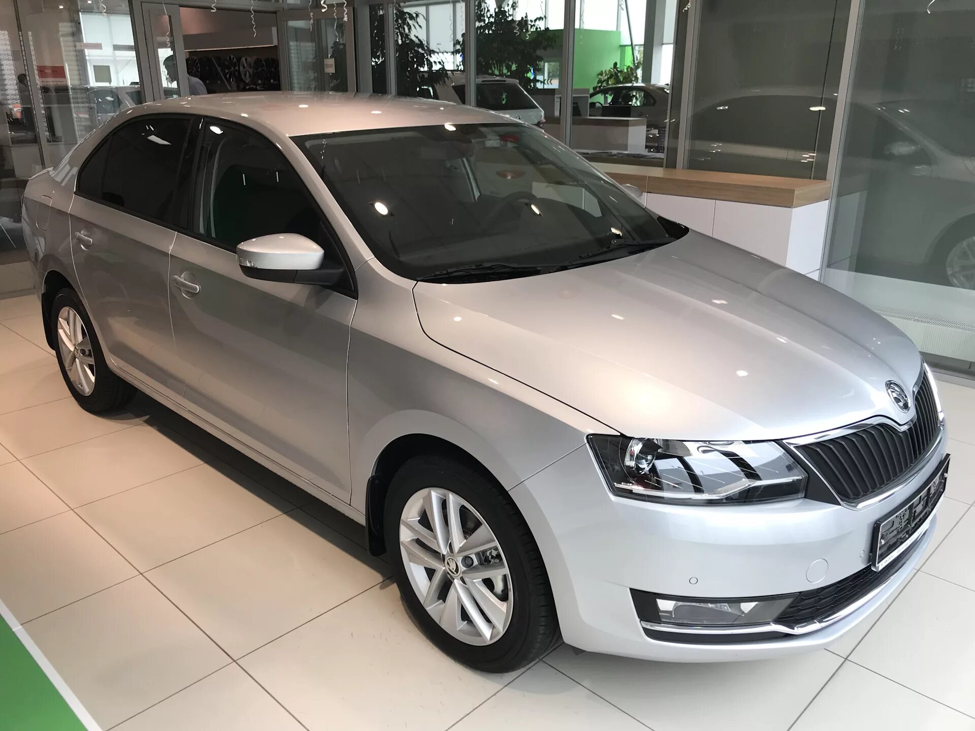 Купить рапид шкода у официального. Škoda Рапид 2019. Шкода Рапид стайл. Skoda Rapid 1. Шкода Рапид 2019 комплектации.