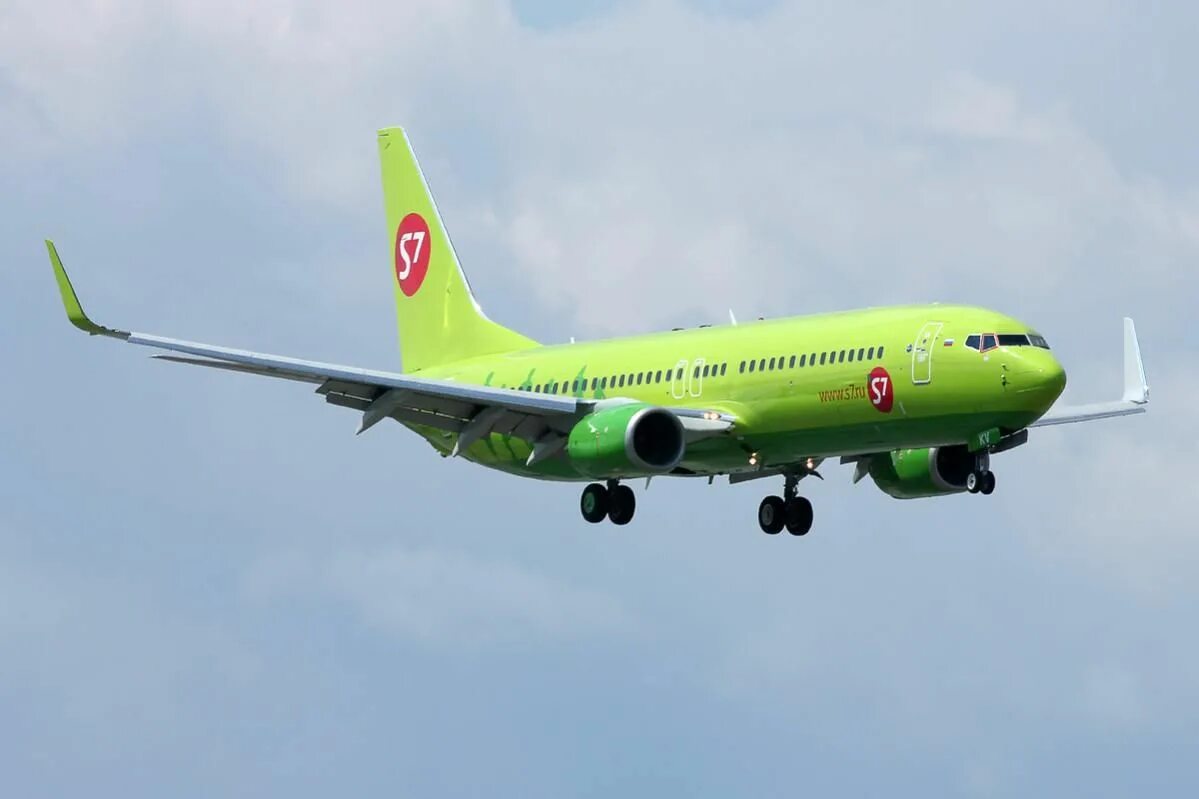 Самолет s7 Boeing 737-800. Боинг 737-800 s7. Боинг 737 s7 Airlines. Боинг 737 800 s7 Airlines.