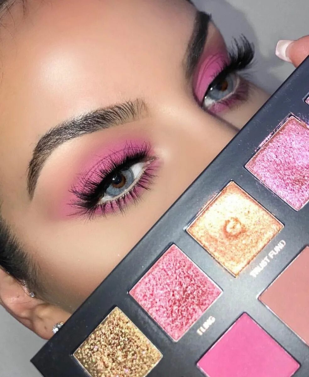 Палетка Huda Beauty Rose Quartz. Huda Beauty палетка Rose Gold. Huda Beauty Rose Gold Palette Remastered. Макияж палеткой Huda Beauty Rose Quartz. Палетка худа