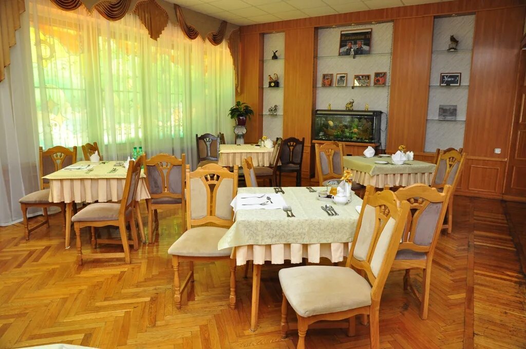 пятигорский нарзан санаторий. нарзан санаторий питание. нарзан на праздничном столе. санаторий целебный нарзан кисловодск шведский стол. целебный нарзан кисловодск питание.