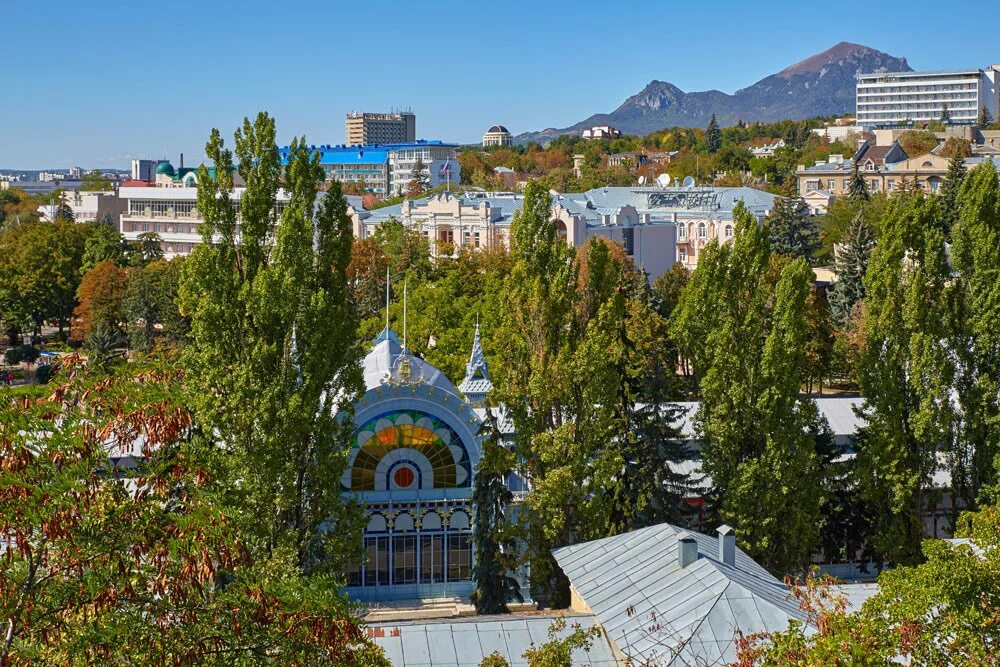 Пятигорск городской сайт. Пятигорск цветник гора Машук. Пятигорск осенью. Пятигорск пейзаж городской. Пятигорский пейзаж.