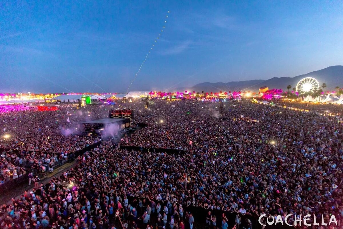 Coachella песни. Коачелла сцена. Индио калифорния коачелла. Образы в стиле coachella. Coachella песни.