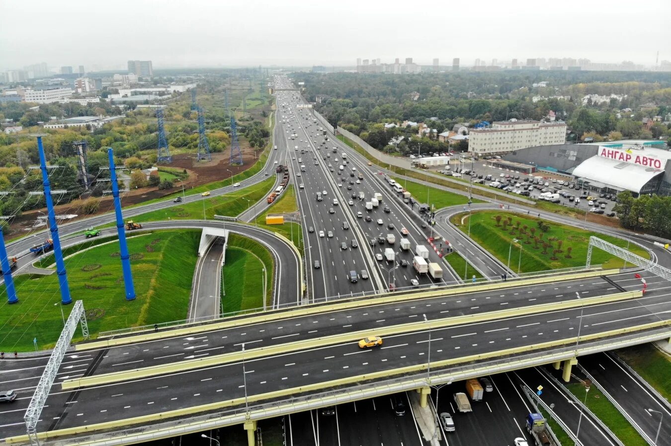 Московские дороги сегодня. МКАД Митино 2022. Дороги Москвы. Московские развязки. Дорожная развязка.