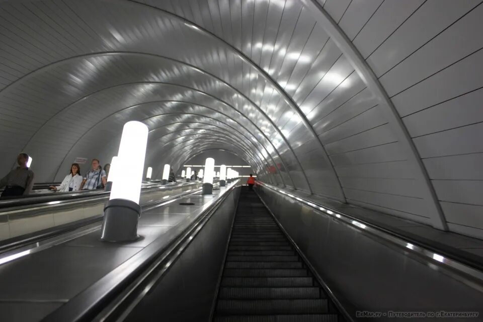 Чкаловская транспорт. Станция метро Чкаловская. Чкаловская станция метро Екатеринбург. Чкаловская (станция метро, Москва). Московский метрополитен станция Чкаловская.