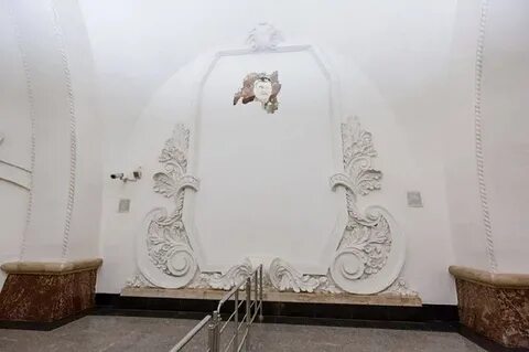 На станции арбатская обвалилась штукатурка и появился