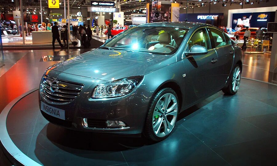 Opel insignia 2011. Опель Инсигния в новом кузове фото. Сами паследни марка Опель. Под какой маркой Опель еще выпус3акт машины.