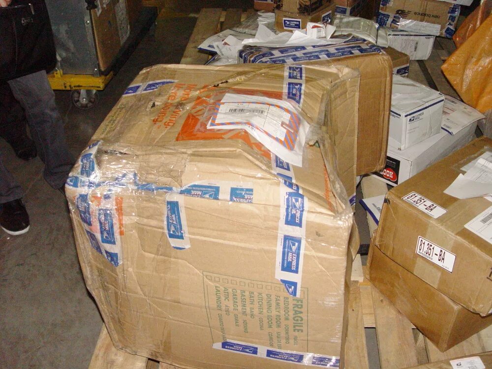 Отправить товар транспортной. Упаковка посылки. Упаковка для пересылки. Коробки для упаковки товара. Коробка посылка.
