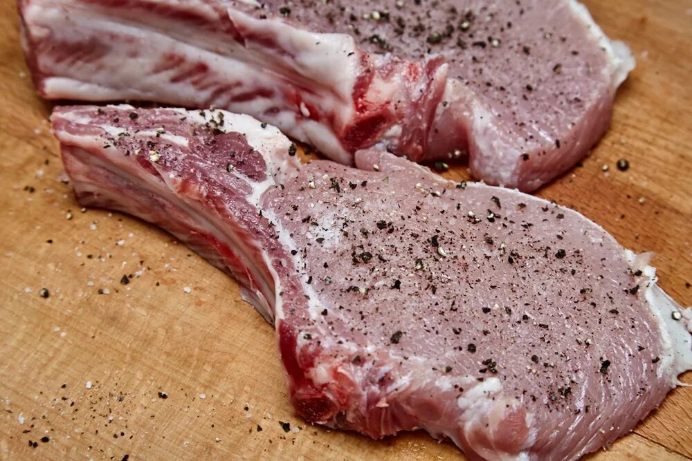Мясо антрекот. Мясо на кости на Чалагач. Антрекот свиной. Свиной Чалагач. Мясо свинина корейка.