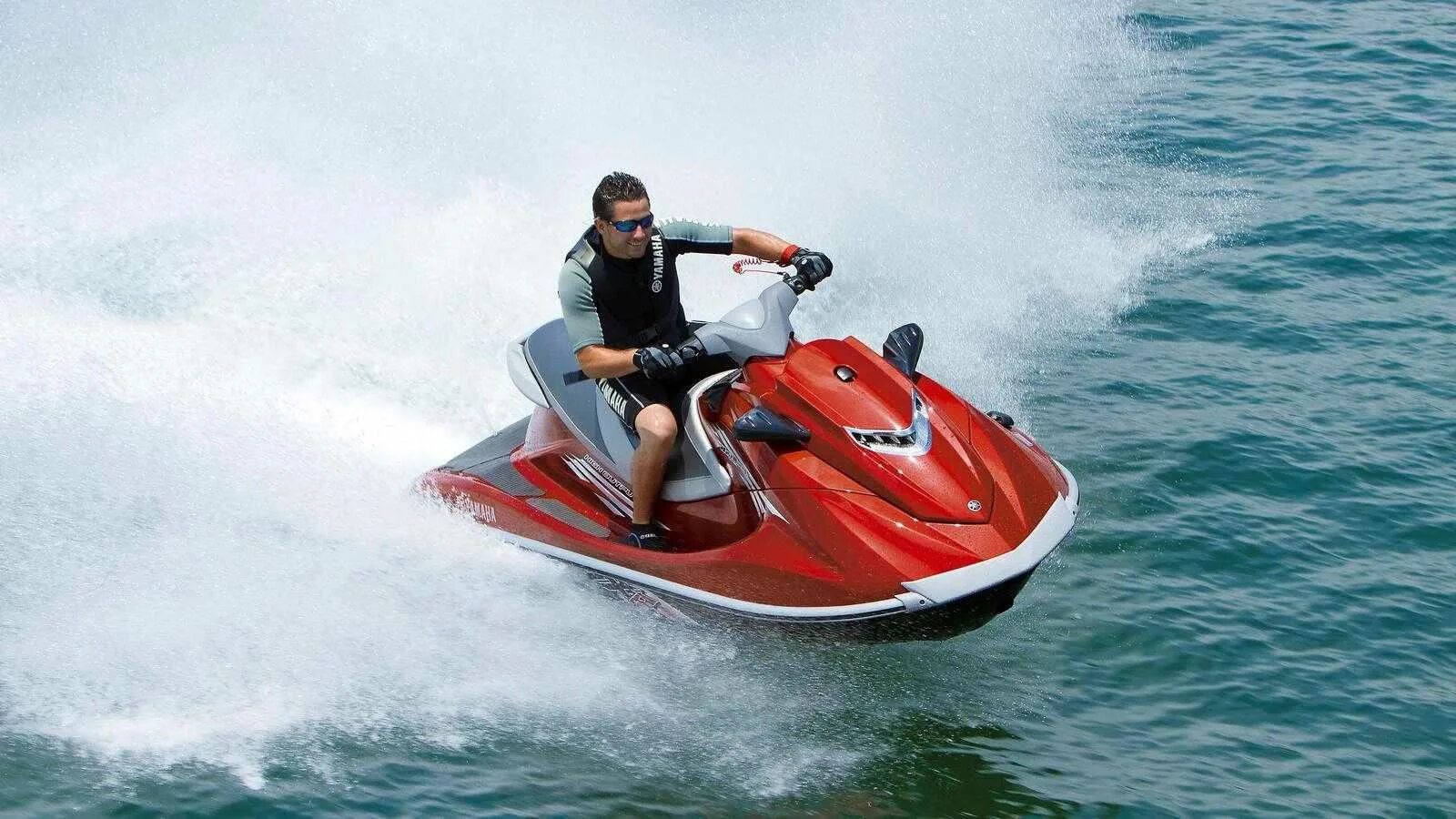 Гидроцикла Yamaha VXR стандарт. Гидроскутер Ямаха. Водный мотоцикл на море. Водный мотоцикл на воде.