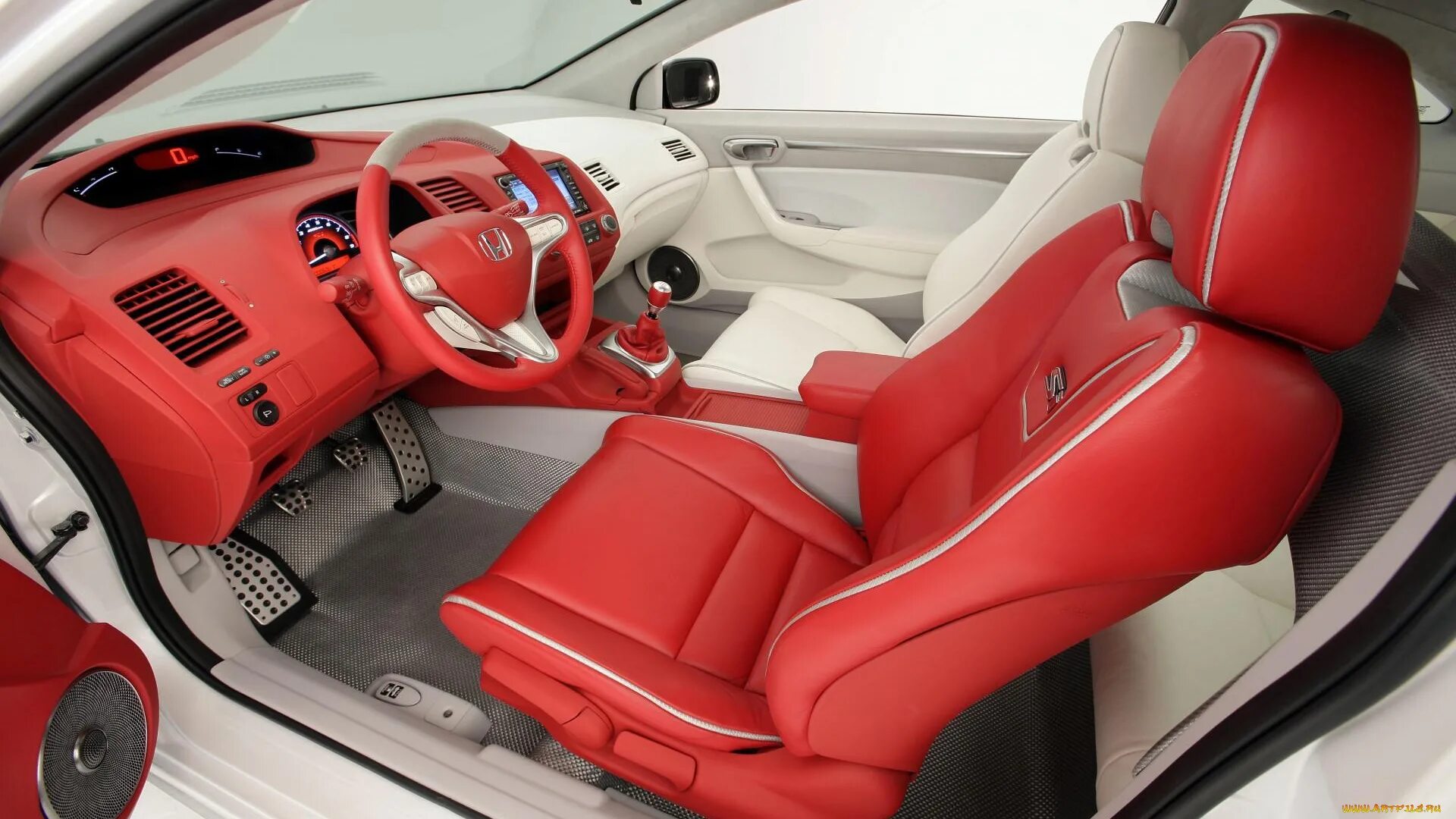 Какой салон автомобиля лучше. Красный салон хонда цивик. w221 красный салон. honda civic белый салон. s220 mercedes с красным салоном.
