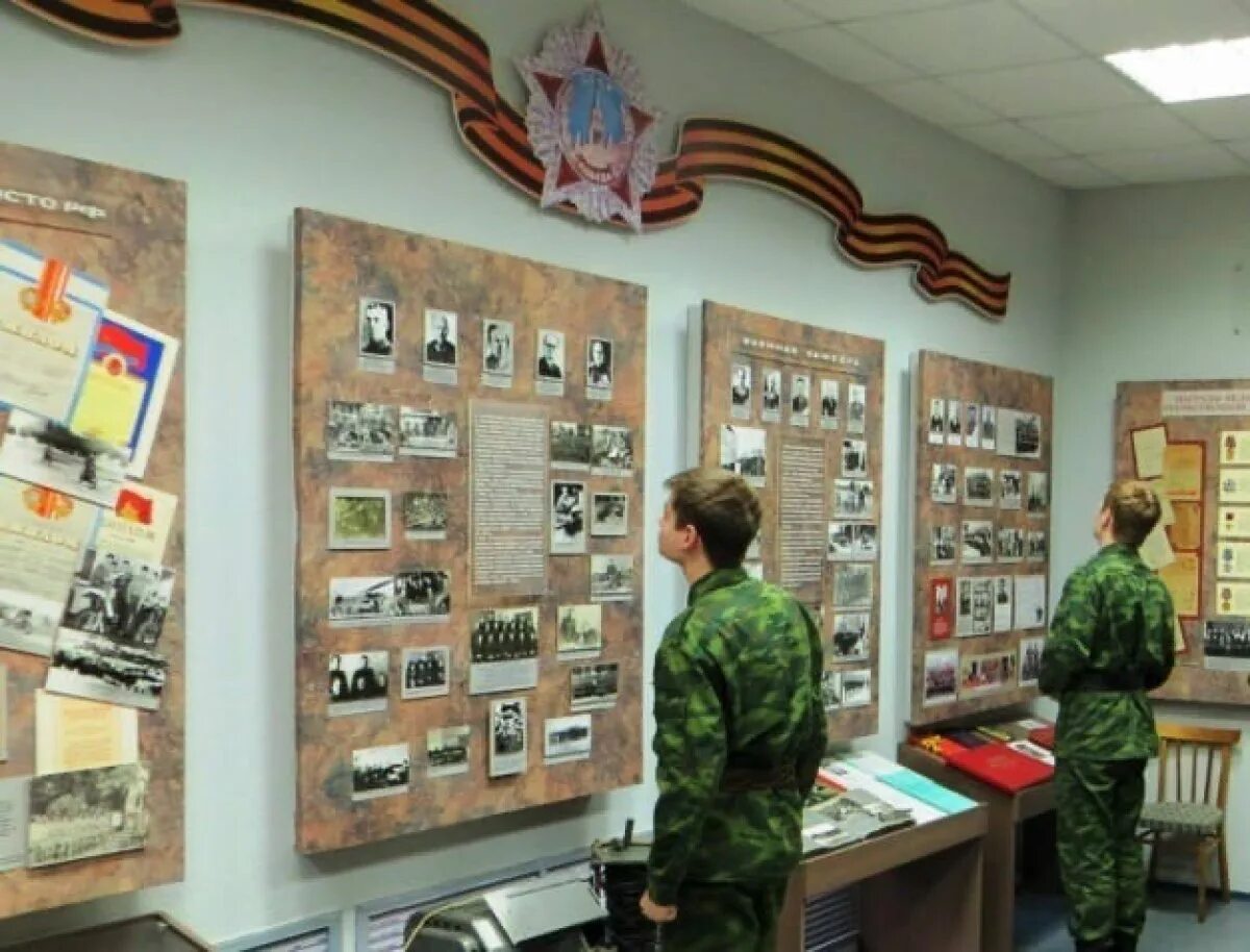 Музей города герои. Музей великой отечественной войны зал боевой славы. школьный музей экспозиция великая отечественная война. стенды для музея боевой славы. школьный музей воинской славы.