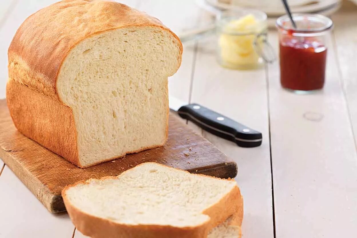 Рецепт хлеба от бельковича. Белый хлеб. Хлеб для сэндвичей. Нарезанный хлеб. Хлеб обычный.